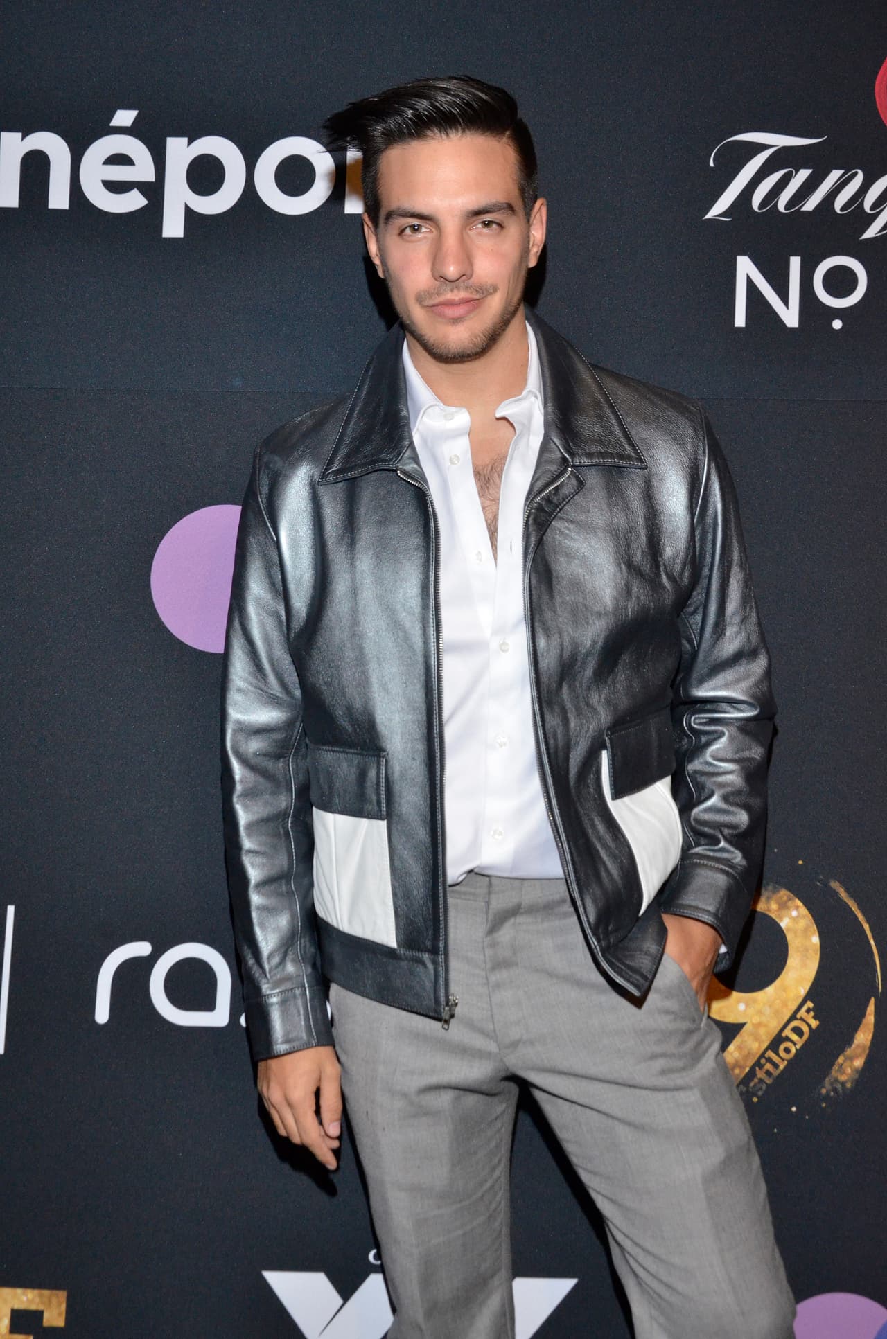 ¿Vadhir Derbez está estrenando romance?