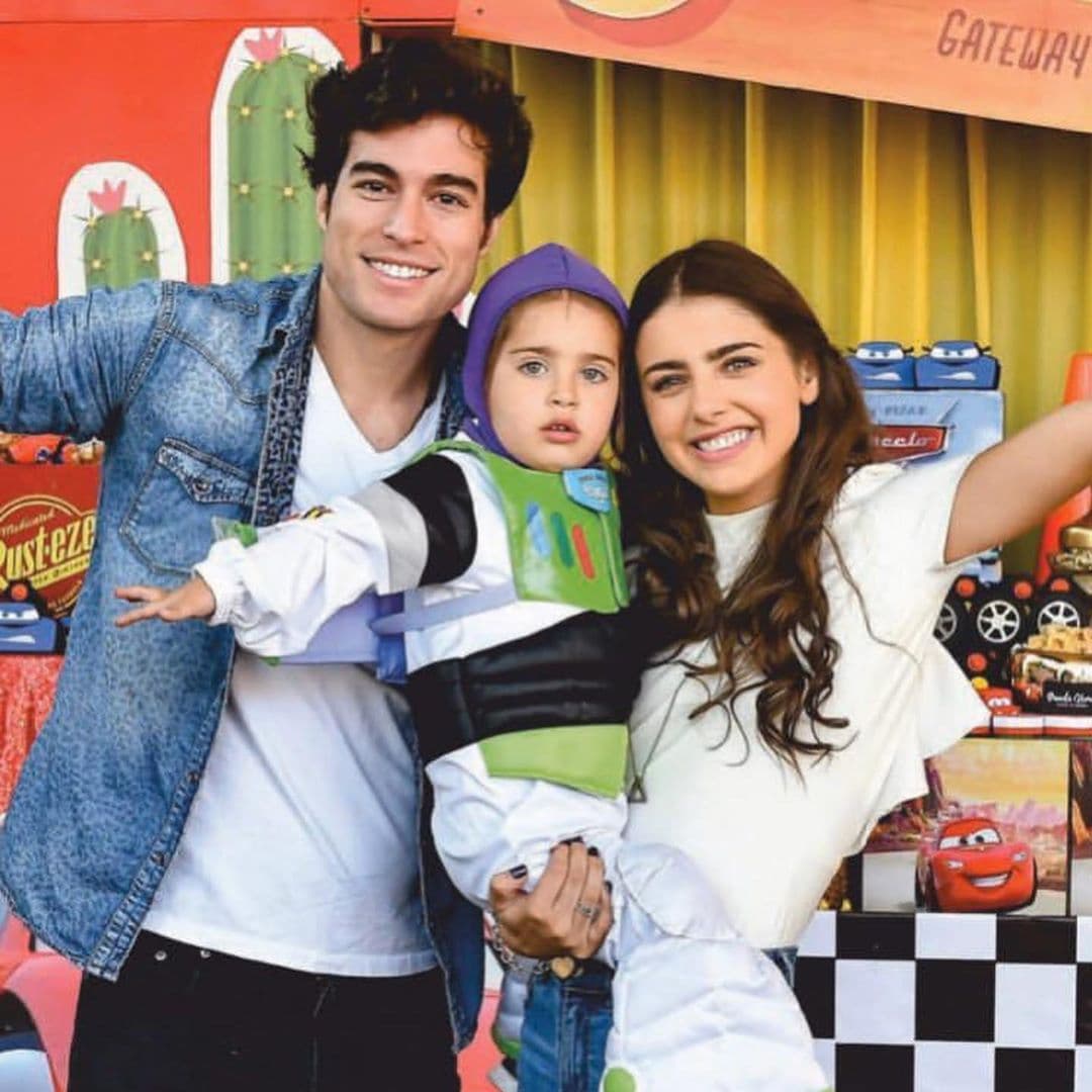 Danilo Carrera, el novio de Michelle Renaud, también asistió al festejo, quien en múltiples ocasiones ha mostrado en redes lo bien que se lleva con el menor.