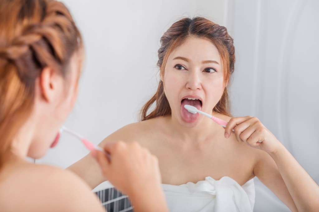 ¿Por qué es importante cepillarse la lengua?