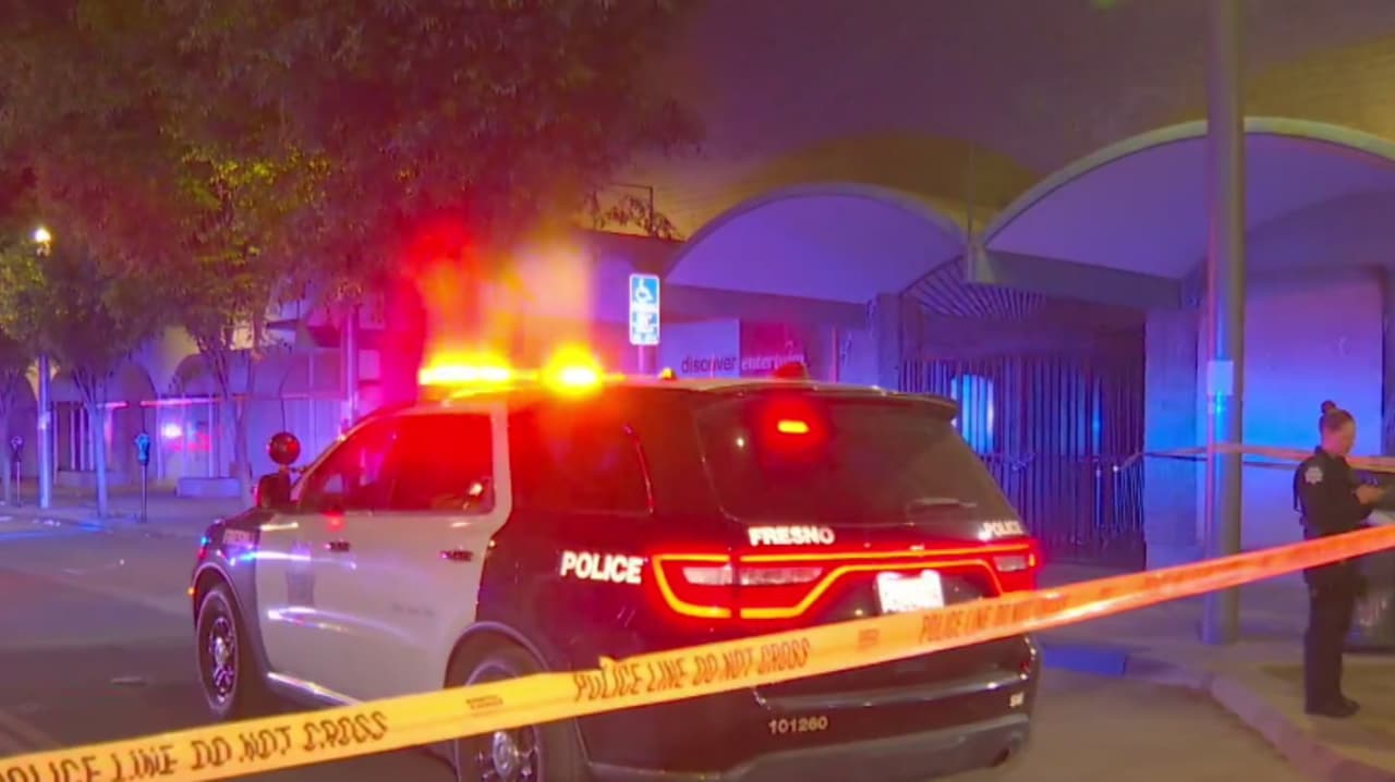 Investigan dos incidentes de apuñalamiento ocurridos durante la misma noche en calles de Fresno