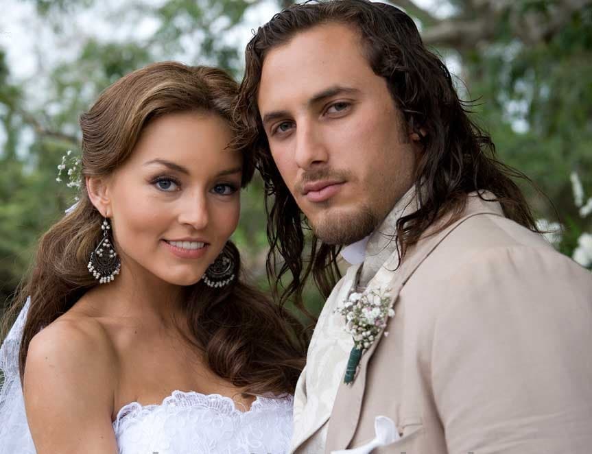 Tras una dulce historia de amor, ‘Gabriel’ y ‘Jimena’ llegaron al altar en una épica boda de época.