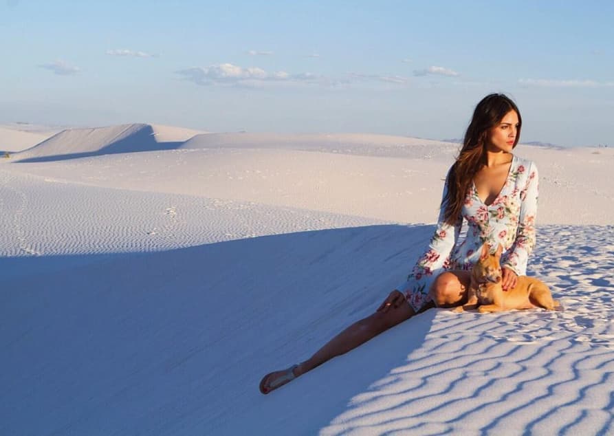 Eiza González en uno de sus viajes con Pasita