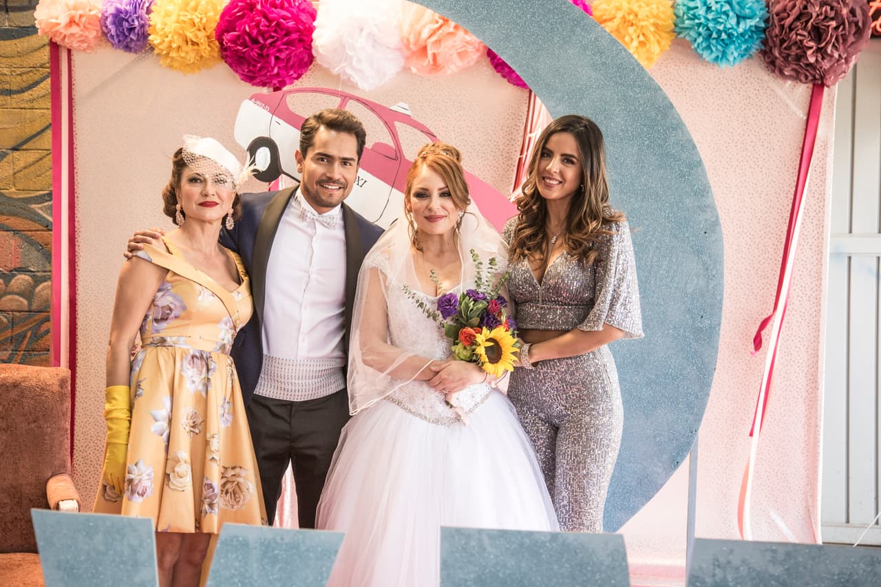 'Luna' y 'Murillo' por fin se casaron en "Como tú no hay 2". La fiesta, organizada por 'Sol' y 'Estrella', se realizó en el Mercado Buenaventura. Tienes que ver algunas imágenes de lo que ocurrió en esta gran pachanga.