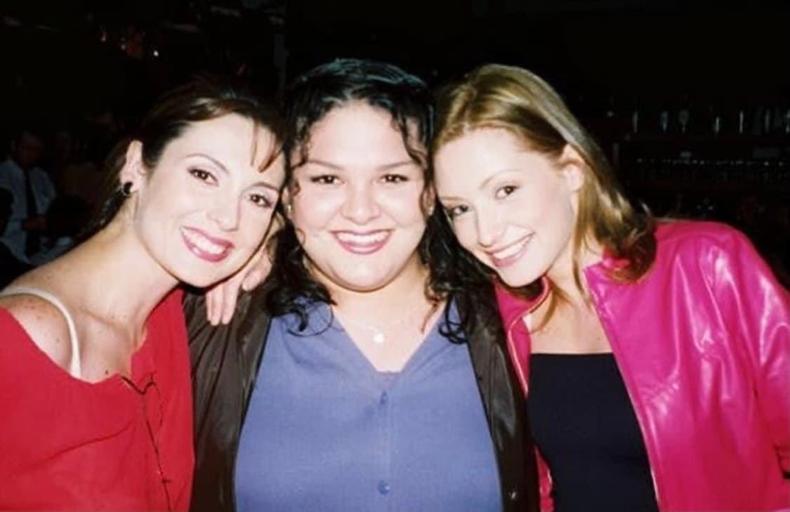 Pero no solo Acosta, las actrices Nora Salinas y Lissette Morelos también se ganarían el cariño de los fans de 'Carita de Ángel' como 'La tía Pelucas' y la 'Hermana Cecilia', respectivamente.