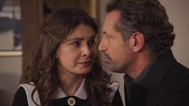 Miguel Ángel le propone matrimonio a Luz