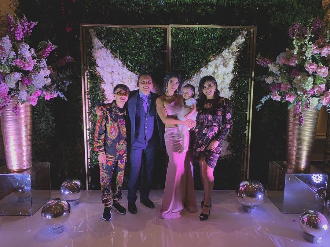 José Ignacio Madrigal y Lorena López fueron los padrinos de la bebé de 1 año 6 meses. Famosos como Araceli Ordaz, Gomita, fueron algunos de los invitados.