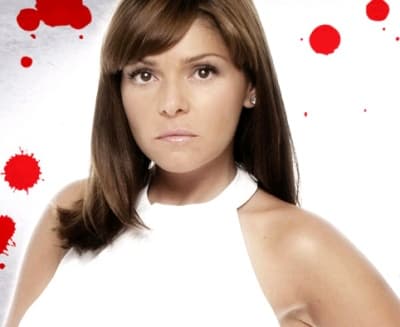 Aunque no apareció una boda en pantalla en ningún momento, Itatí Cantoral interpretó en ‘Mujeres Asesinas’ a ‘Sandra Trepadora’, una viuda negra que se deshizo de tres de sus esposos.