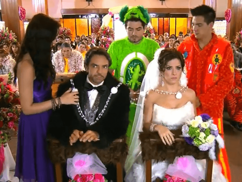 Pero no fueron sus únicos trabajos en la televisión; también formó parte del elenco de ‘La Familia P. Luche’, en un sketch que sirvió como preludio a su boda con Eugenio Derbez y en el que también salieron sus hijastros.