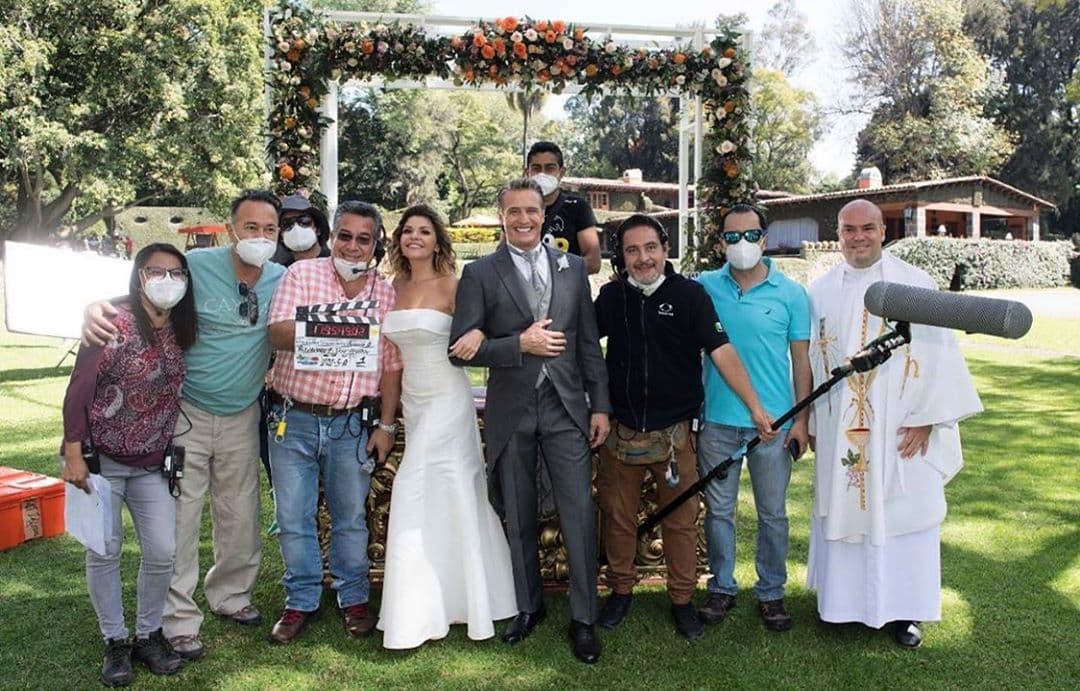 Itatí Cantoral luce espectacular vestido de novia al lado de Juan Soler: “La pareja perfecta”