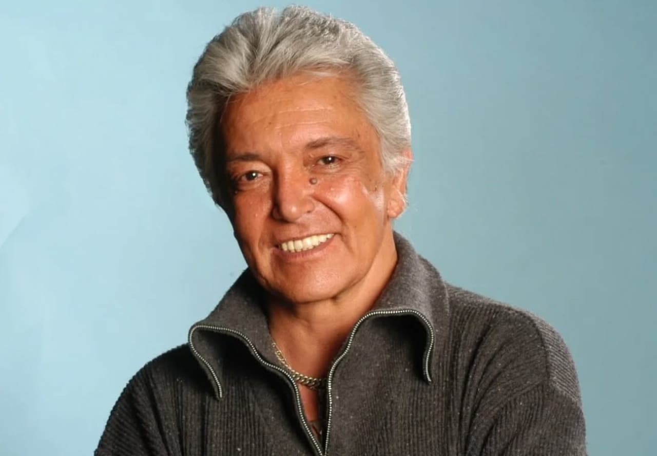 Alberto Vázquez, cantante mexicano.
