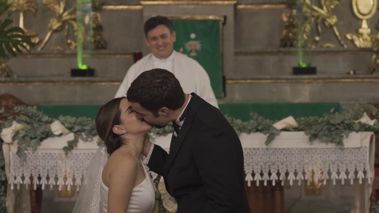 Al final, los novios sellaron su boda con un beso de amor.