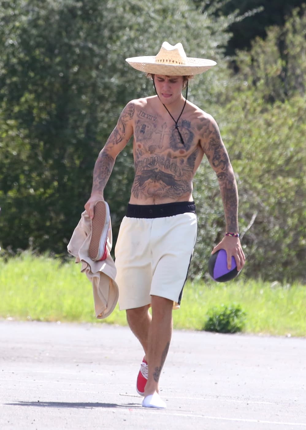 Justin Bieber disfrutó unas vacaciones, donde aprovechó para mostrar su cuerpo.
