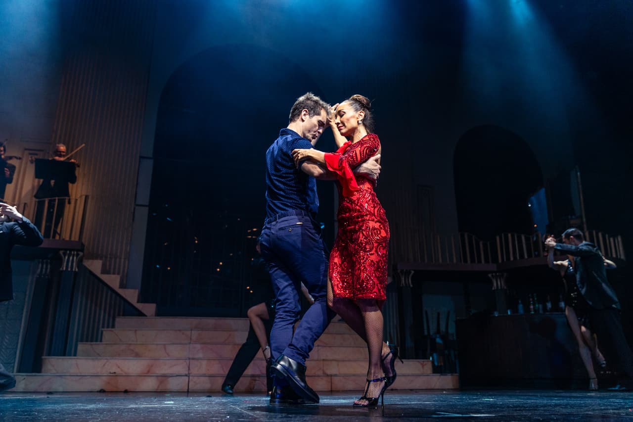 Pedro Alonso aprovechó su visita en Argentina para ver un show de tango.