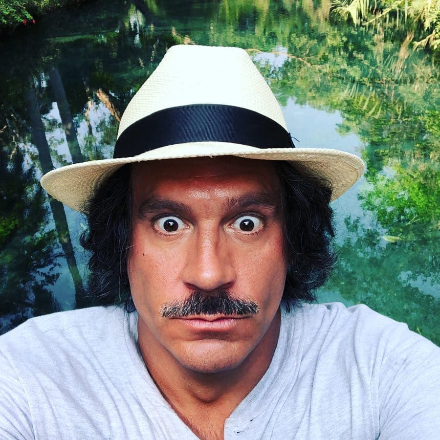 ‘Pancho López’ se divierte en grabaciones de ‘Mi marido tiene más familia’
