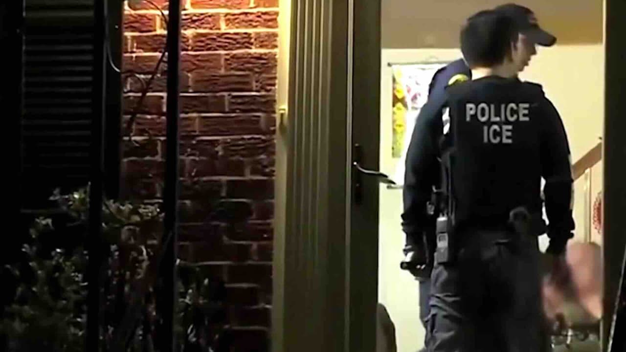 Gobierno admite error legal y baja arrestos de ICE en cortes y viviendas