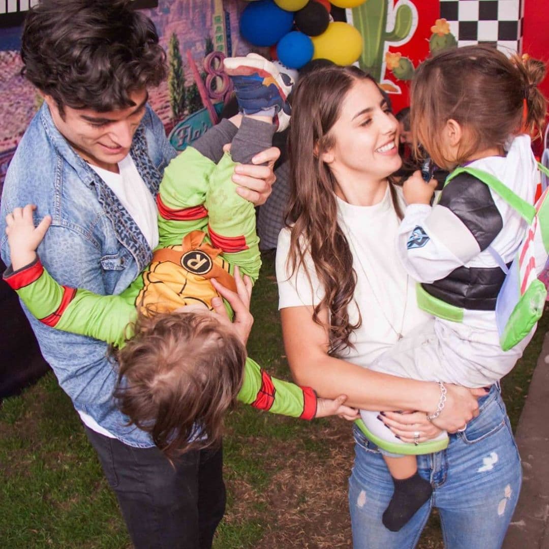 “¡3 años de conocer y estar con el amor de mi vida! 3 años de ser mamá y todavía no me cae el 20, todavía sigo sintiendo mariposas cuando Marcelo me dice ‘Mami, te amo’. No entiendo lo rápido que pasa el tiempo y (él sigue creciendo), cada día tiene alguna ocurrencia nueva que me mata de amor”, dijo Michelle en un post de Instagram.
