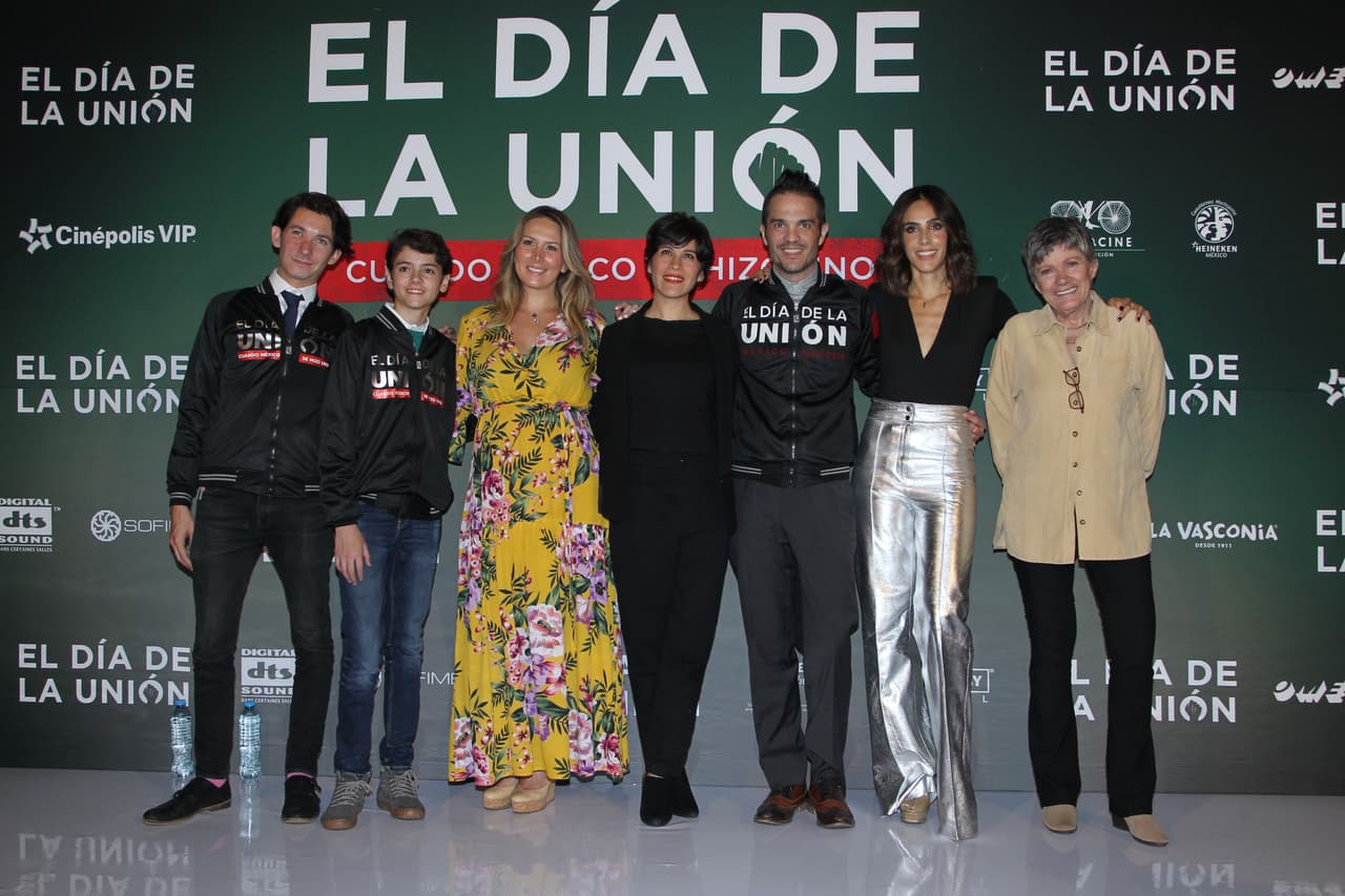 Juan Aura Boullosa, Ramiro Cid, Aurora Papile, Ximena Ayala, Kuno Becker y Anna Roth se muestran orgullosos del proyecto