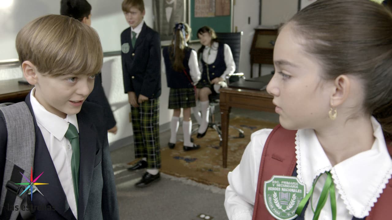 Es el inicio del ciclo escolar y Cristian Leonardo (Emilio Beltrán) se presenta con Dayana (Victoria Viera) para que se conviertan en amigos.
