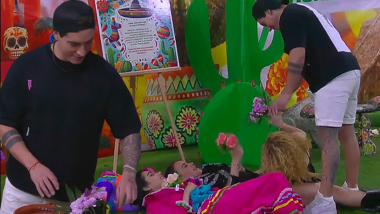 ¡Agustín les regala flores a 'Las Chicas Superponedoras'!