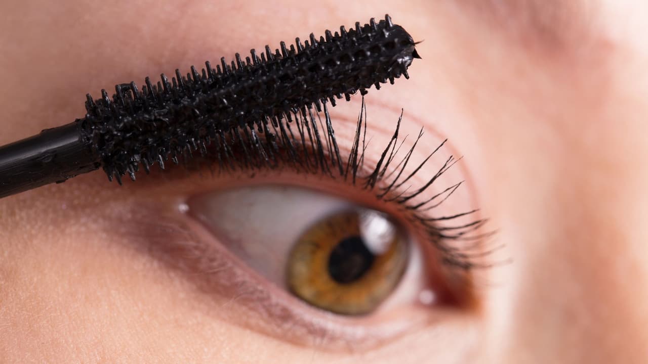 Cambia el color de tus ojos con esta máscara de pestañas