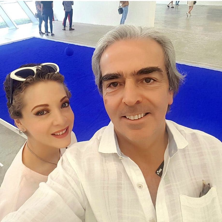 Viudo de Edith González dedica altar a la actriz y a su primera esposa