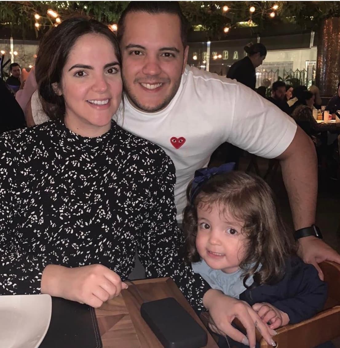 Asimismo, Vicente Jr. es padre de Fernanda, quien está casada con el dentista Alejandro Albornoz. Fer fue la primera nieta que le dio el privilegio de volverse bisabuelo a Don Vicente, con la llegada de Antonella y más tarde de Emilio; este último nacido hace poco más de un año.