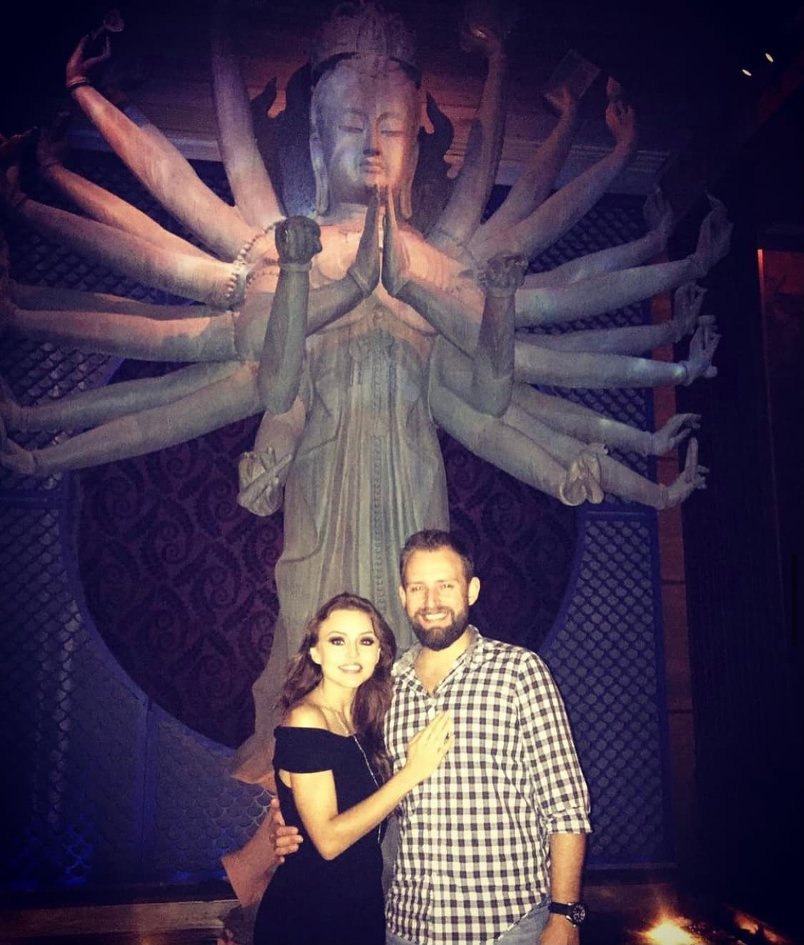 Así, desde su infancia, Arnaud y Angelique han sido muy unidos, e incluso han viajado juntos tanto en México como a otras partes del mundo.