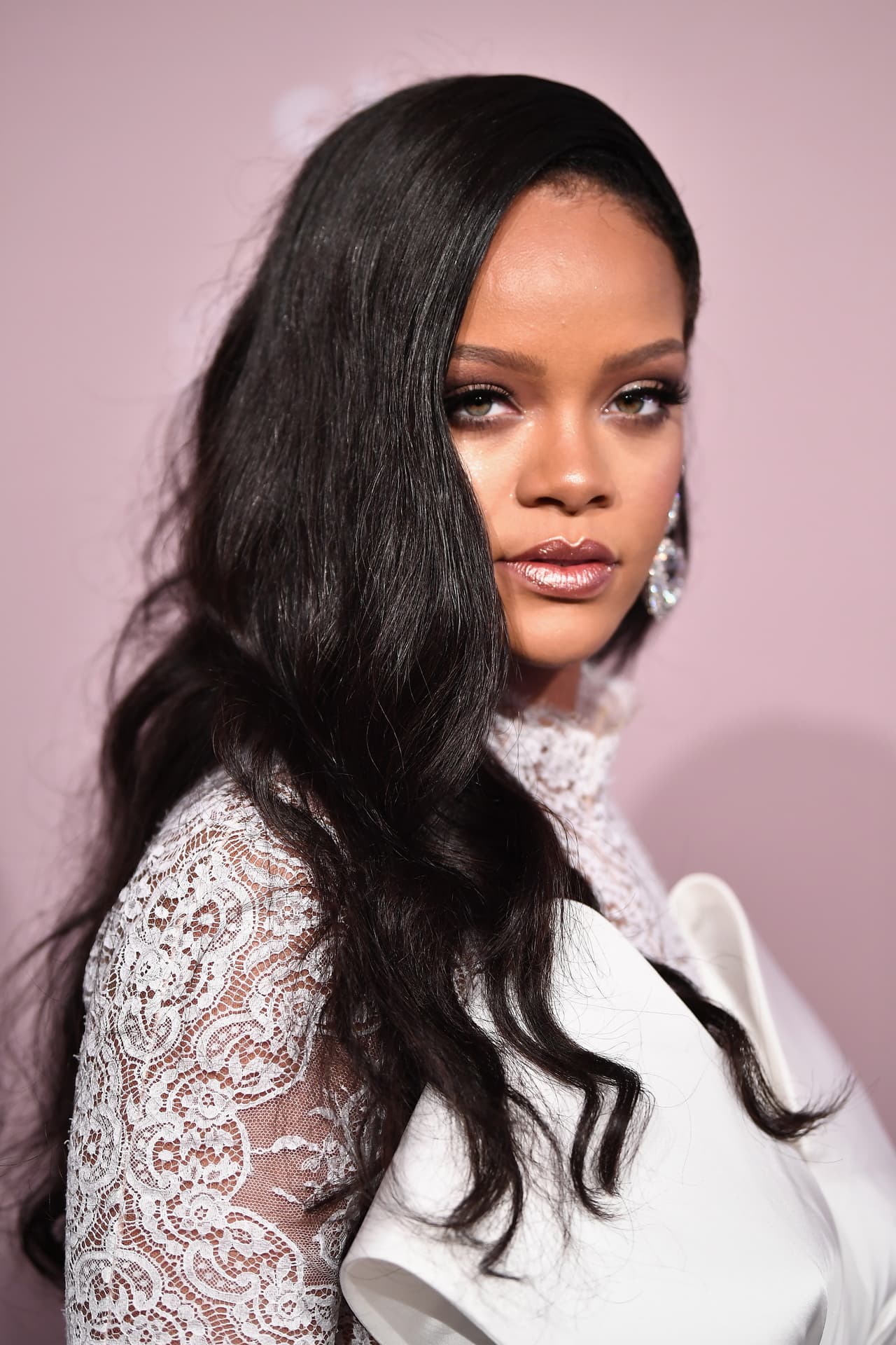 El glamoroso y atrevido look de Rihanna a punto de dar a luz