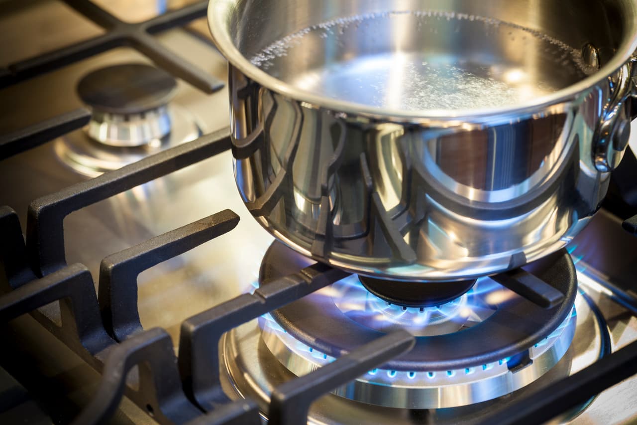 Hot Water Challenge, el reto de arrojarse agua hirviendo