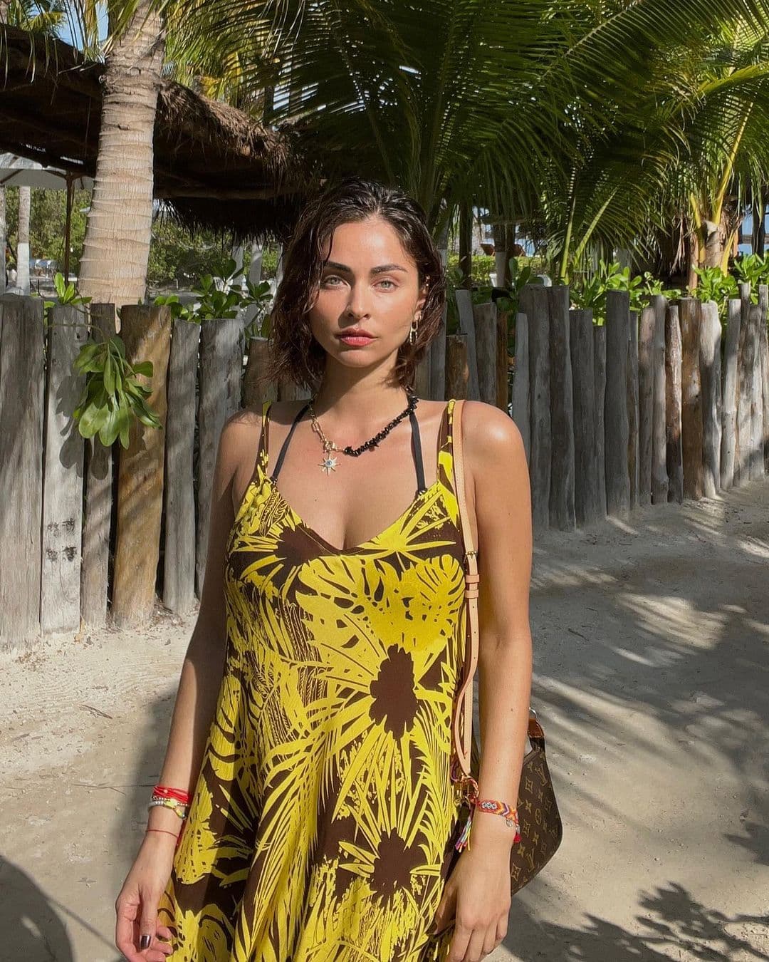 Claudia Martín se desprende de los lujos y vive experiencia natural