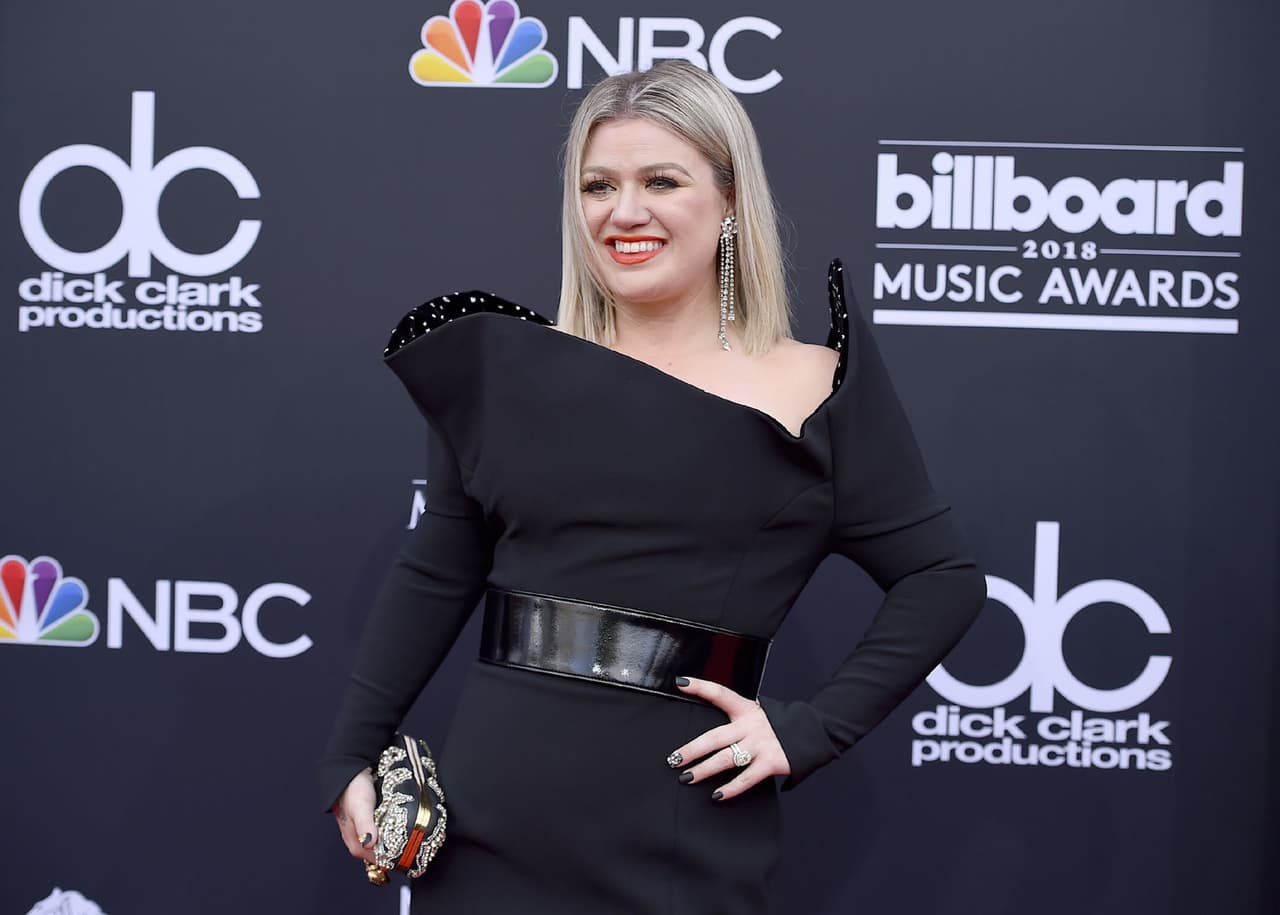 Kelly Clarkson, coach de The Voice, deslumbró a su llegada.