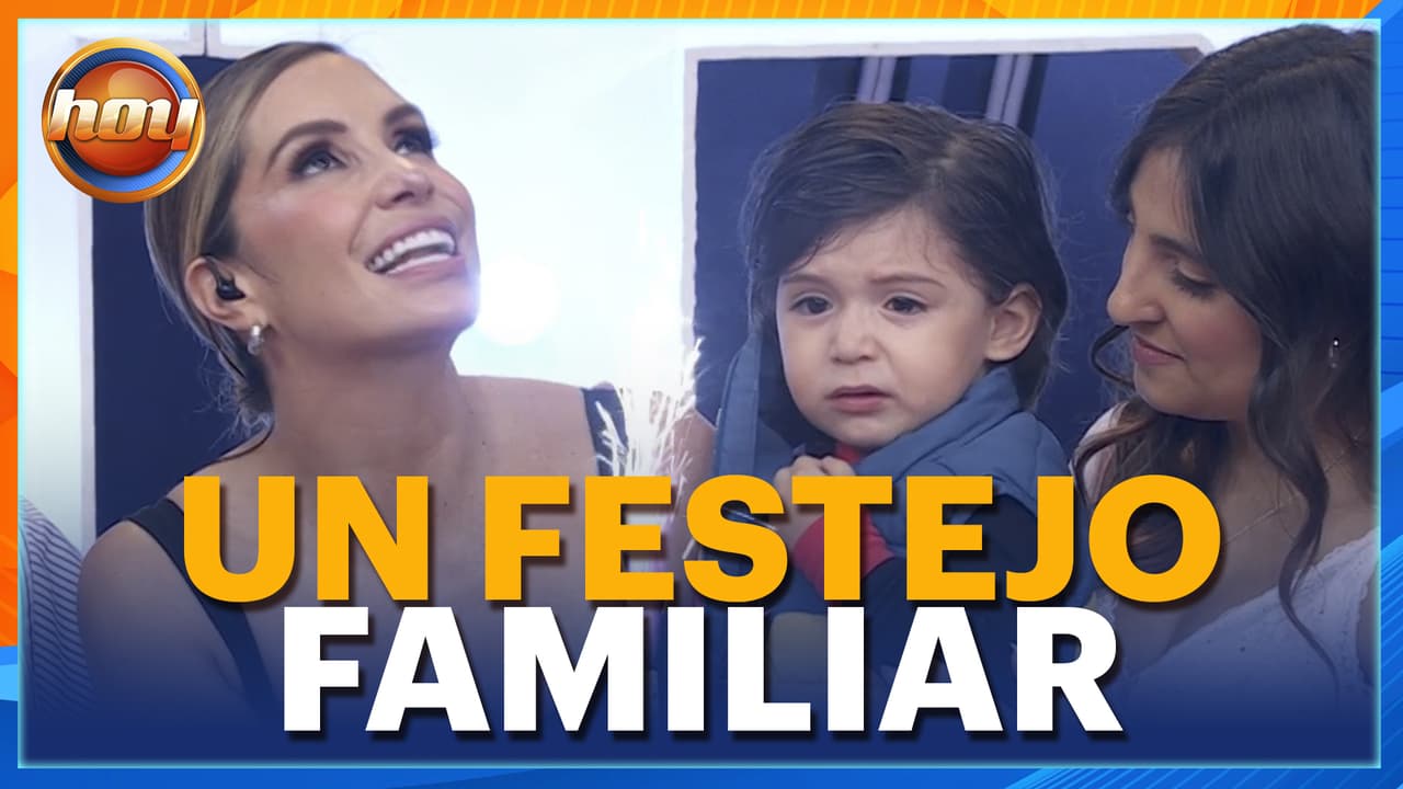 Pastel, felicitaciones y mucha alegría para Andrea Escalona