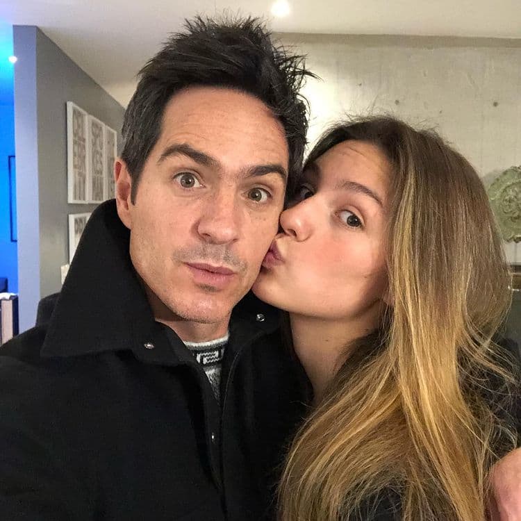 A tan solo unos días de levantar suspiros por lucir abdominales de acero en traje de baño, Mauricio Ochmann llamó la atención al presumir lo grande y hermosa que está Lorenza, su hija mayor.