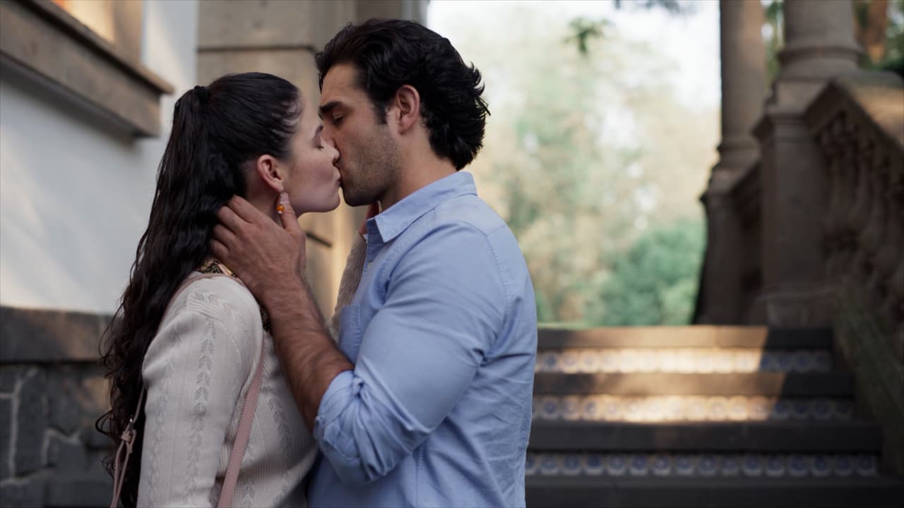 Patricio y Argelia se besan