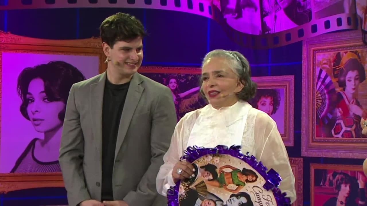 Ana Martín celebra sus 80 años con tremendo pastel
