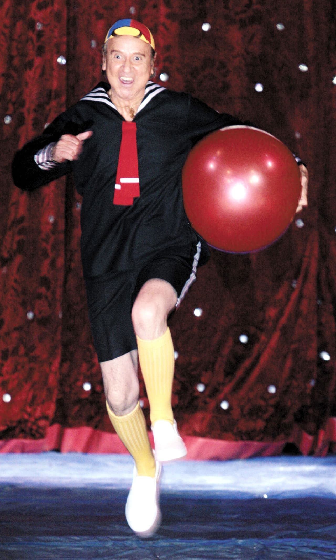 Carlos Villagrán en el circo de "Kiko"
