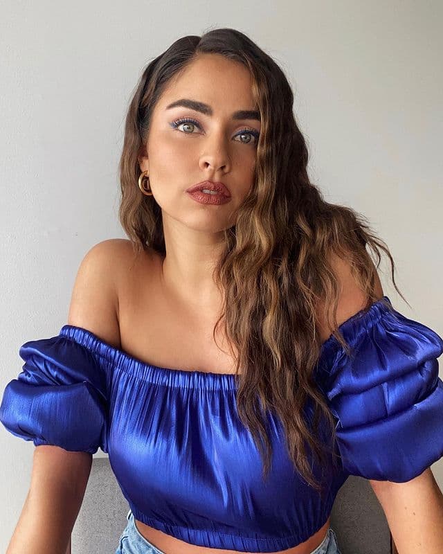 Una vez más, con el cabello largo, la actriz mostró lo bien que le quedan las onda y más con el tono de su cabello natural.