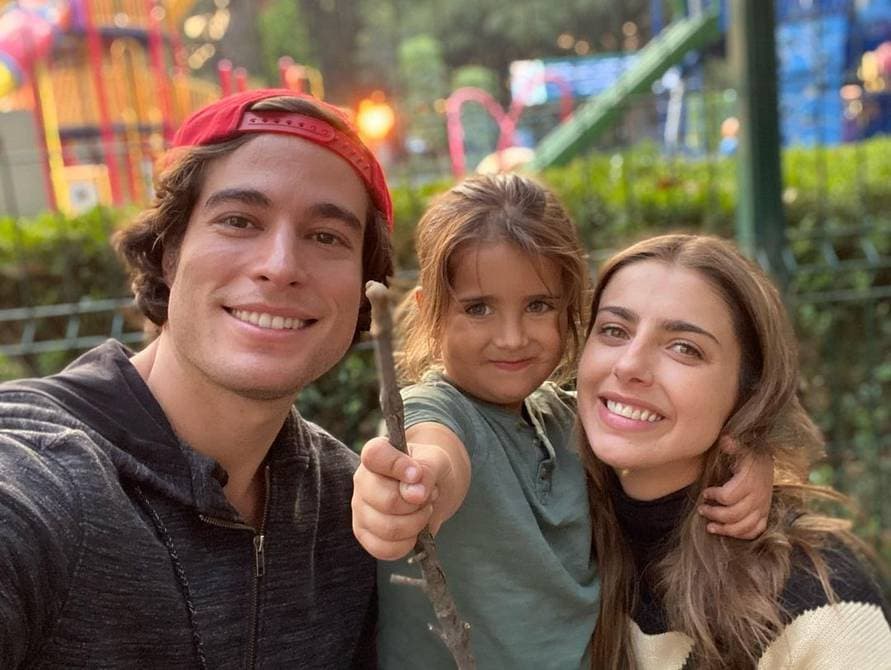 Michelle Renaud y Danilo Carrera impactan al realizar tremendo baile junto a hijo de la actriz: ‘Qué bella familia’