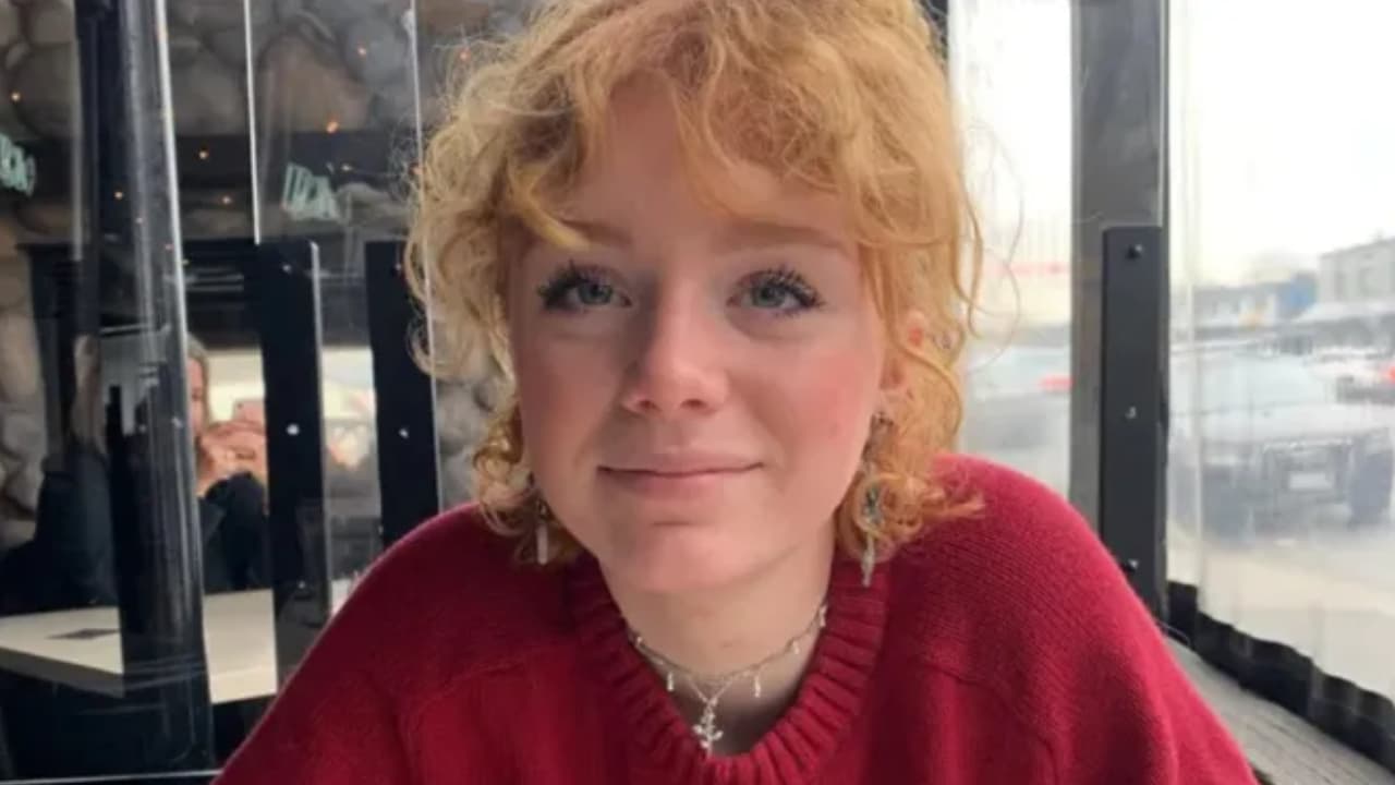 Mamie Laverock, actriz de 19 años, lucha por su vida tras caer de balcón