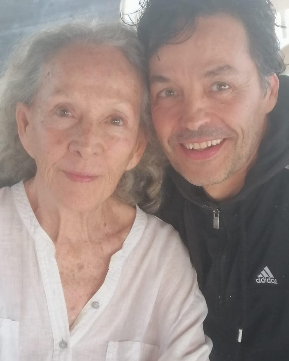 “Seguirás brillando eternamente! Descansa en paz mi adorada madre. Te amamos todos los que te conocimos”, señaló como mensaje de despedida.