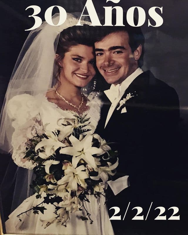 Toño Mauri, emotivo, celebra 30 años de matrimonio