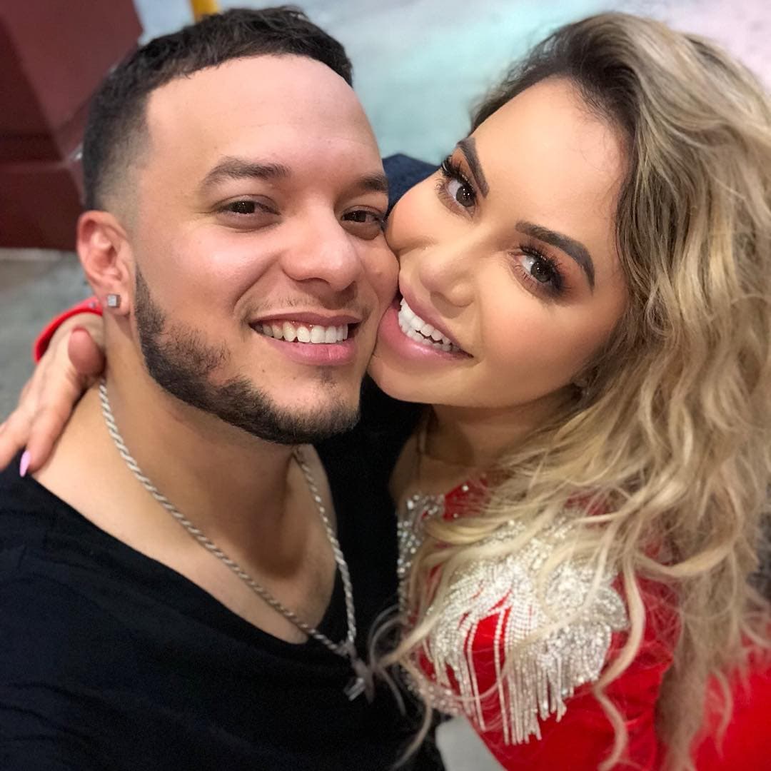 En marzo de 2018, Lorenzo y Chiquis hicieron oficial su reconciliación después de que el cantante apareció en la presentación del disco de su amada, donde cantaron a dueto y se dieron un tierno beso.