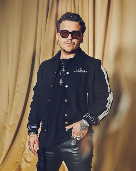 El cantante reapareció en redes sociales en divertida imagen.