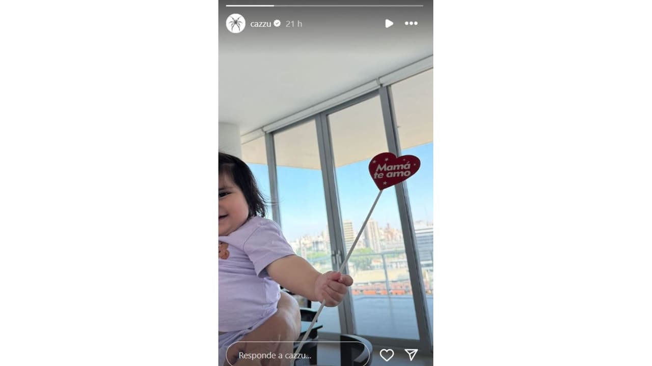 Cazzu se manifiesta en Instagram con su hija Inti.