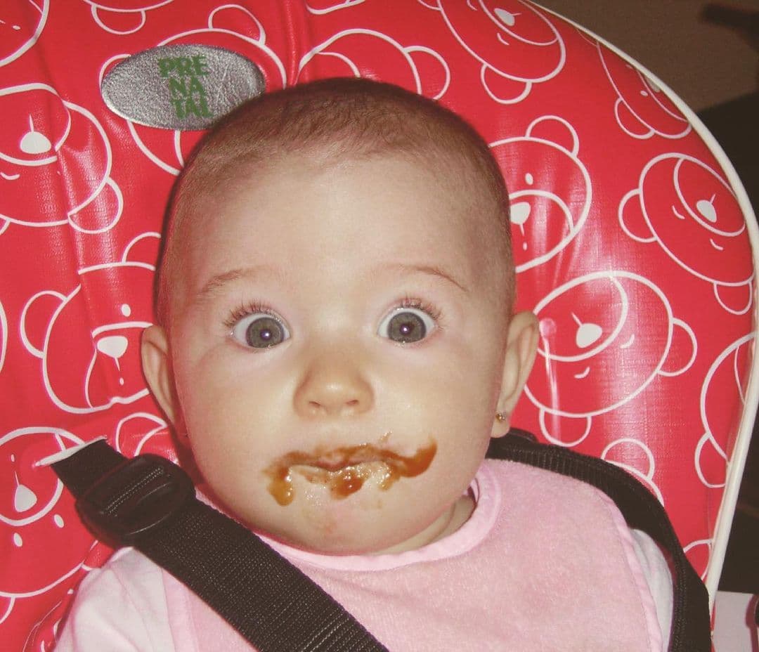 “Te agradezco tu confianza, me encanta poder platicar contigo sobre cualquier tema, eres un ser de luz, sensible, inteligente, amorosa, simpática y talentosa. Sabes que cuentas conmigo para lo que sea. Que afortunados quienes sepan conquistar tu corazón. Eres un ser muy valioso. Te amo y admiro profundamente mi niña!! Que sea un año memorable... Felices 16!!”, precisó el cantante.