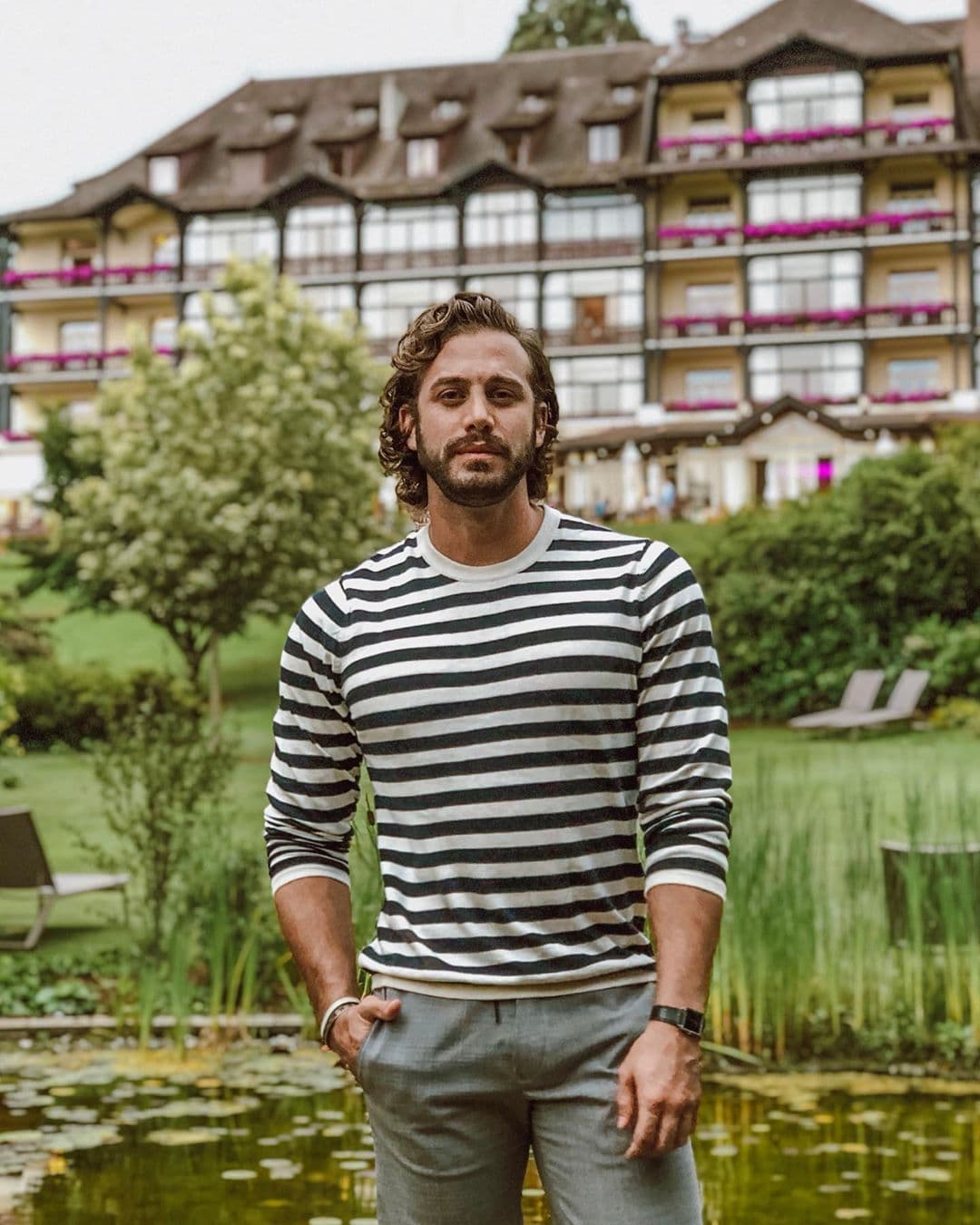 Lambda García interpreta a "Charlie Flow", el reguetonero más famoso del momento y culpable del sufrimiento de "Yamelí".