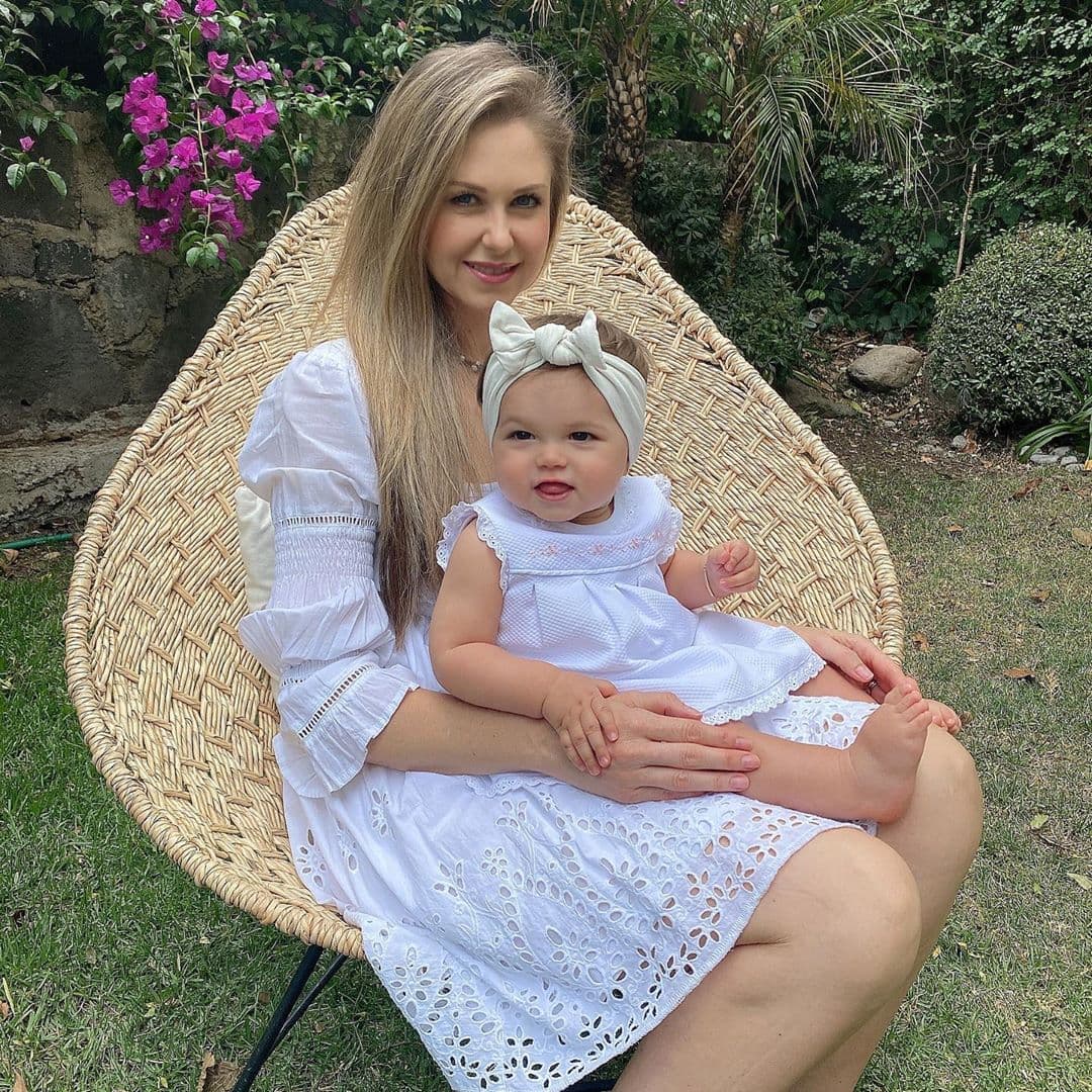 Ingrid Martz enternece al mostrar que su hija comenzó a gatear: “¡Martina lo logró!”