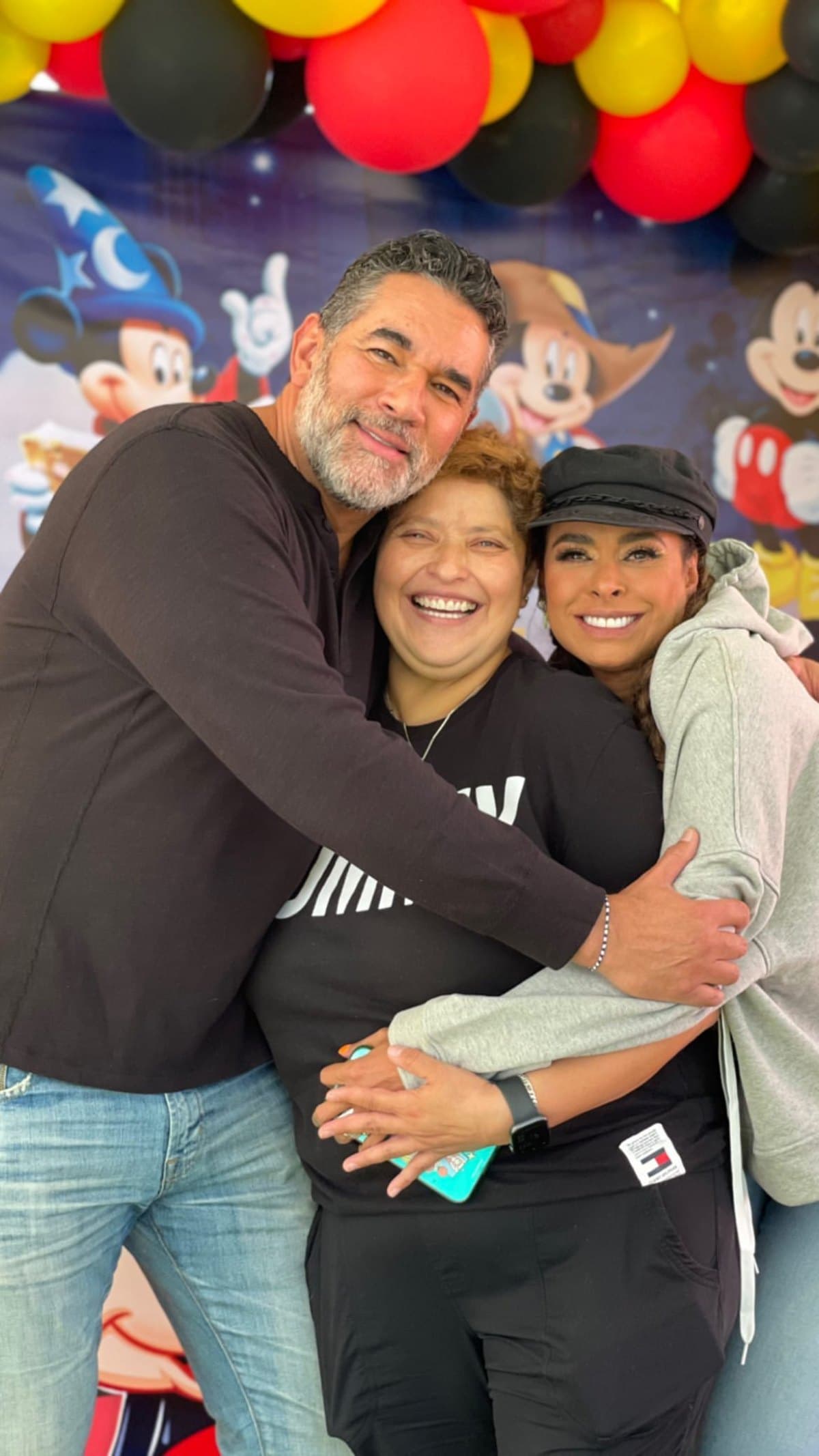 Eduardo Santamarina se va de fiesta con Galilea Montijo y termina en juegos inflables