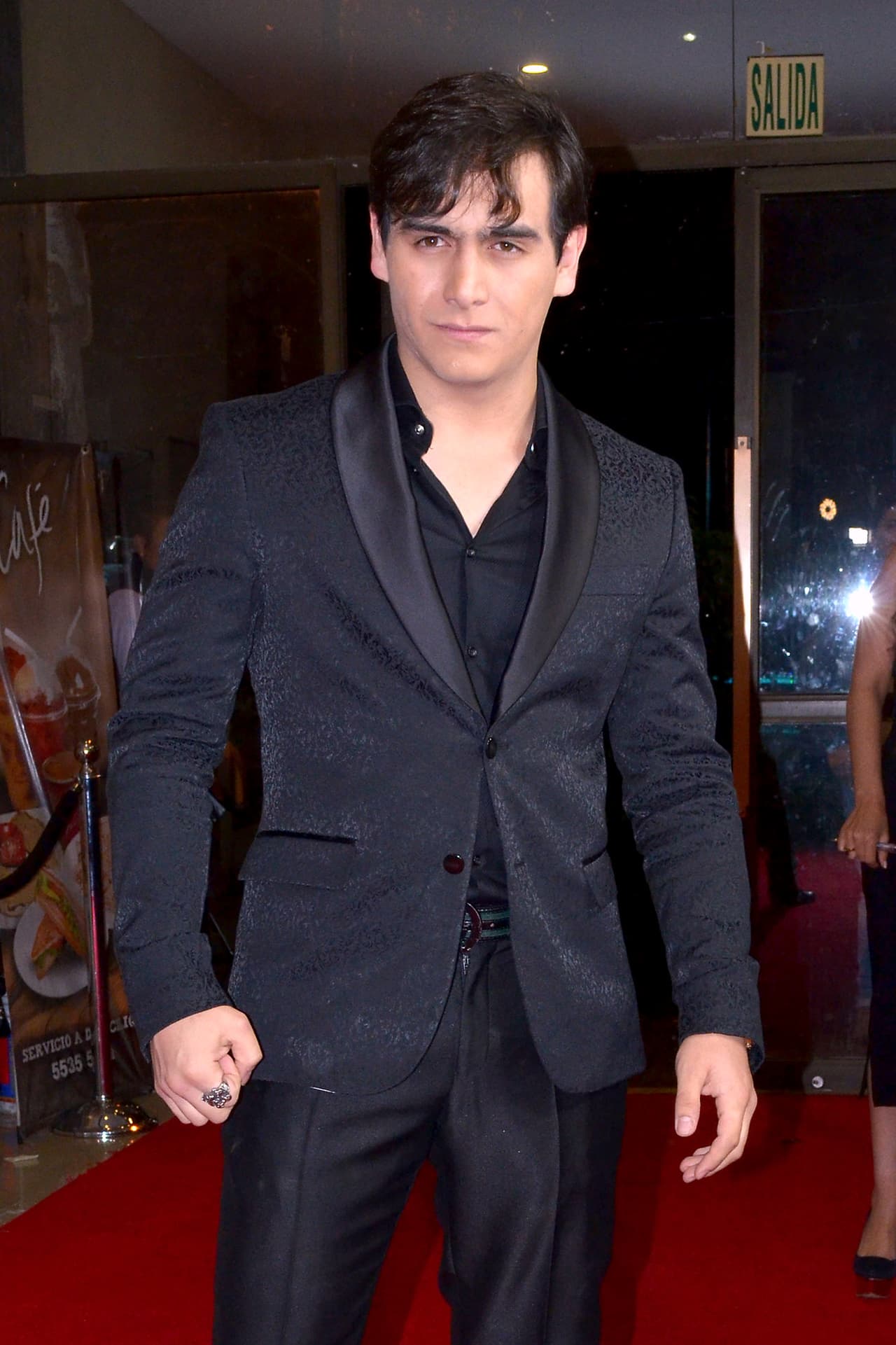 Julián Figueroa rompe el silencio y ofrece disculpa pública su esposa