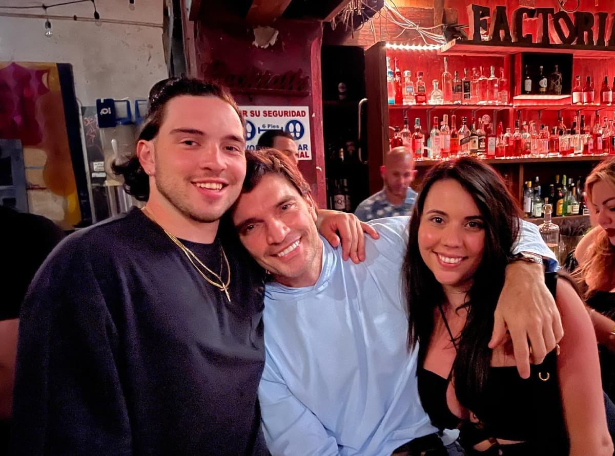 Julián Gil tiene tres hijos. Nicolle es la primogénita del actor y a los pocos años nació Julián Jr.